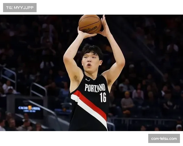 勇士末节狂飙逆转开拓者 杨瀚森犯满离场仅得四分认清实力差距